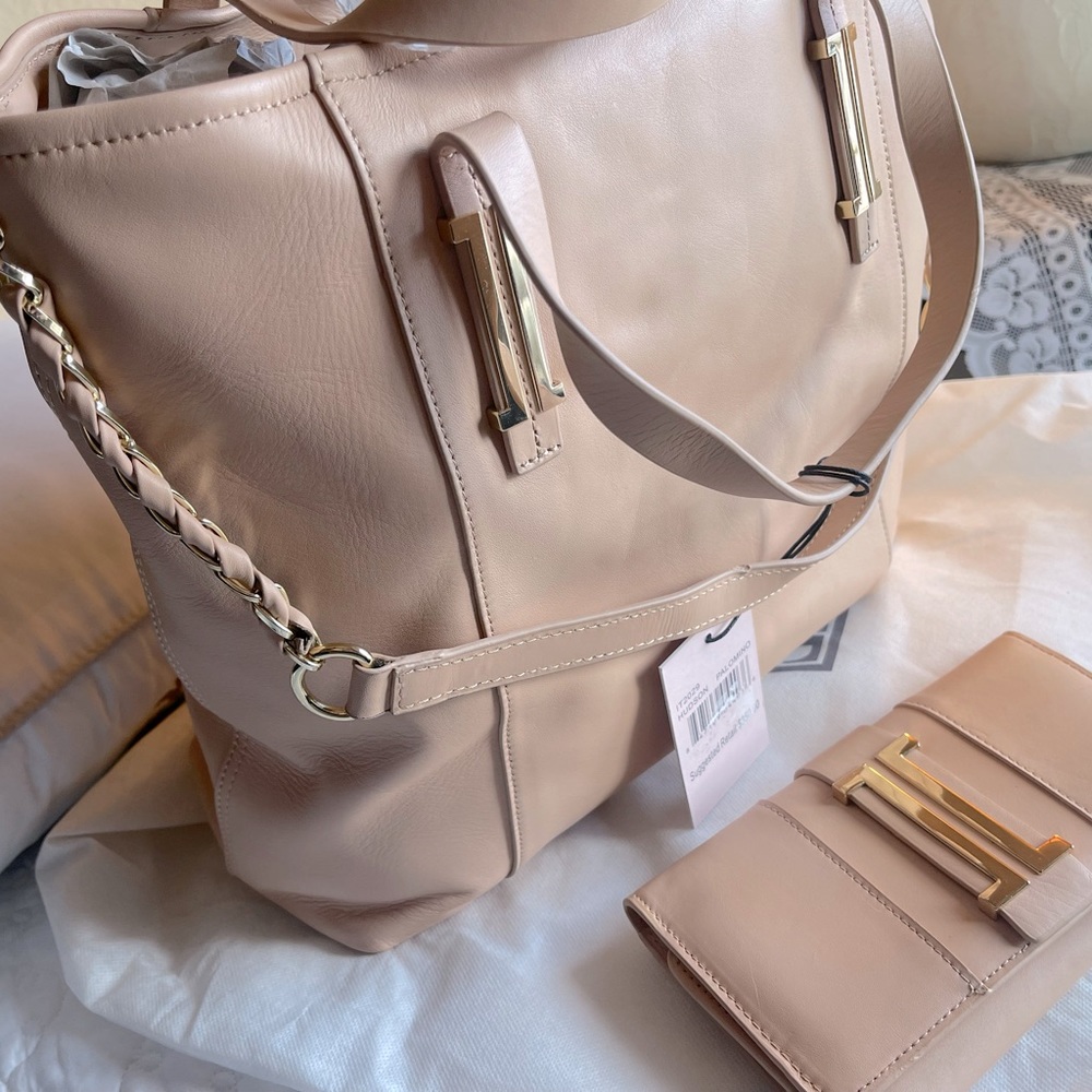 💎💎Ivanka Trump Tote NWT and Wallet💎💎